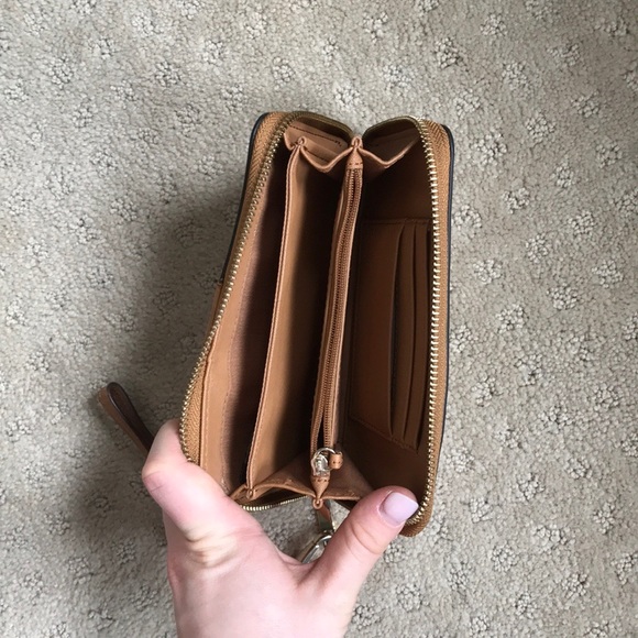 Women's Fossil Clutch/wristlet - Picture 3 of 3